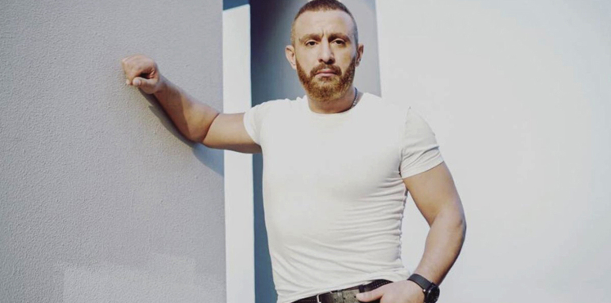 شاهد كيف أنقذ أحمد السقا فتاة من الموت (فيديو)