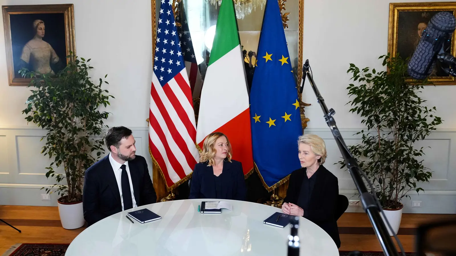 مع اتصال ترامب وبوتين.. دير لايين تتوقع "أسبوعا حاسما" لمباحثات أوكرانيا