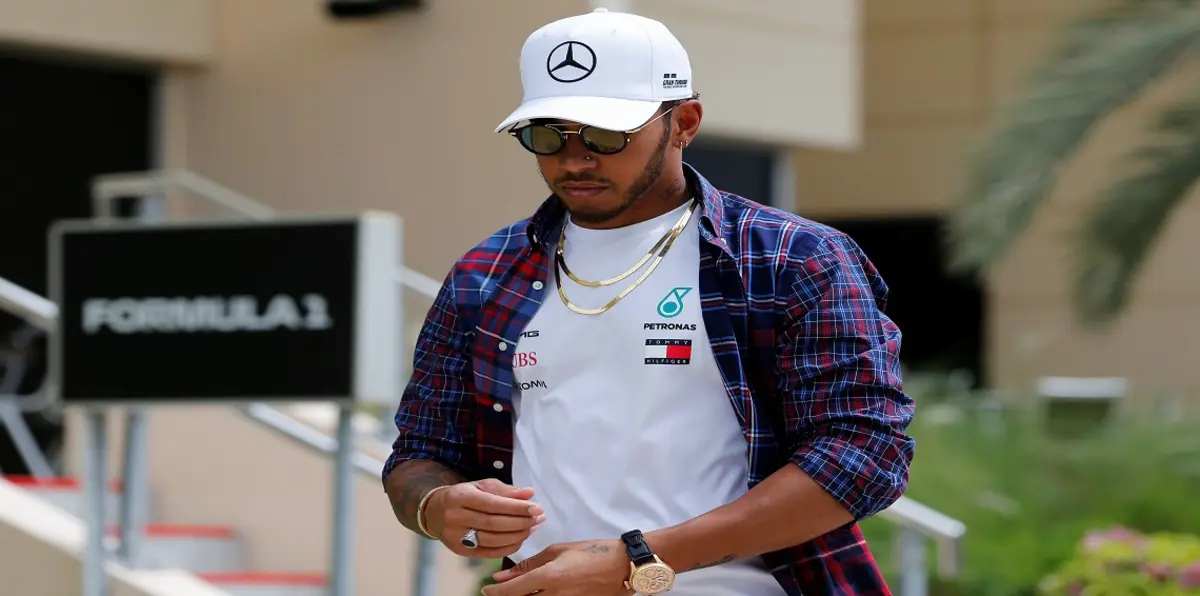 لويس هاميلتون: فينغر دعاني للتدرب مع آرسنال