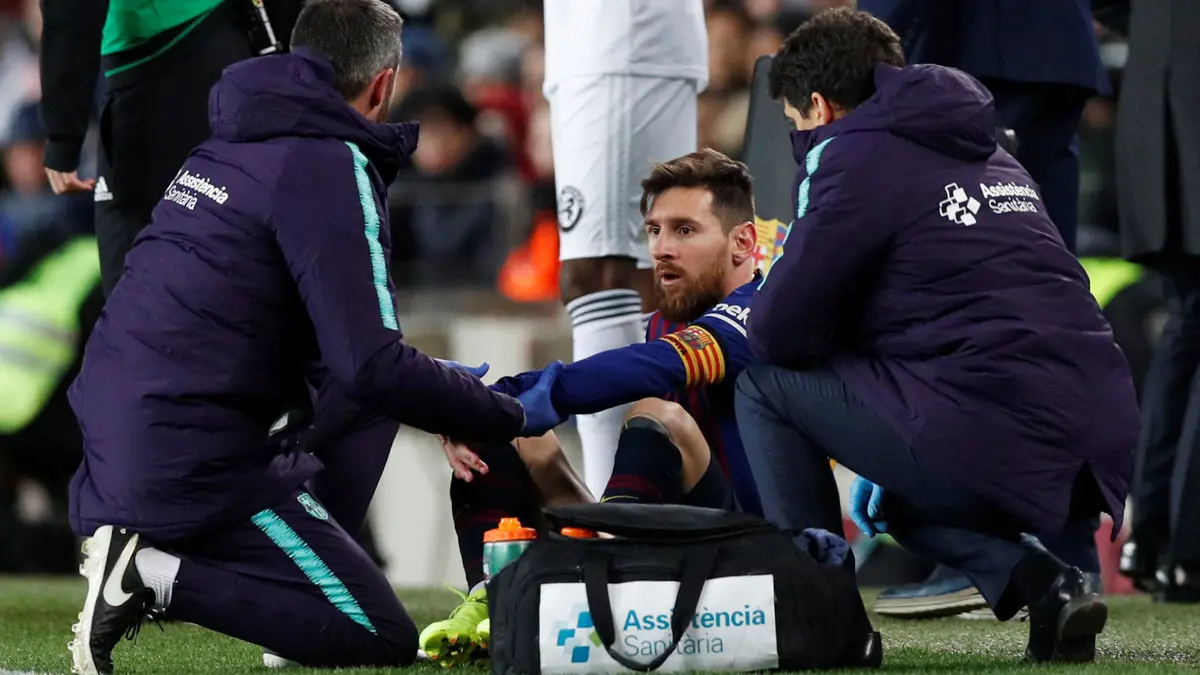 تقارير.. إصابة ميسي في مباراة برشلونة وفالنسيا قد تبعده عن مواجهة ريال مدريد في الكلاسيكو