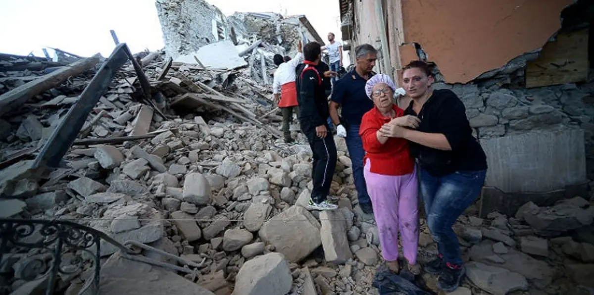 ارتفاع حصيلة ضحايا زلزال إيطاليا إلى ما لا يقل عن 120 قتيلا