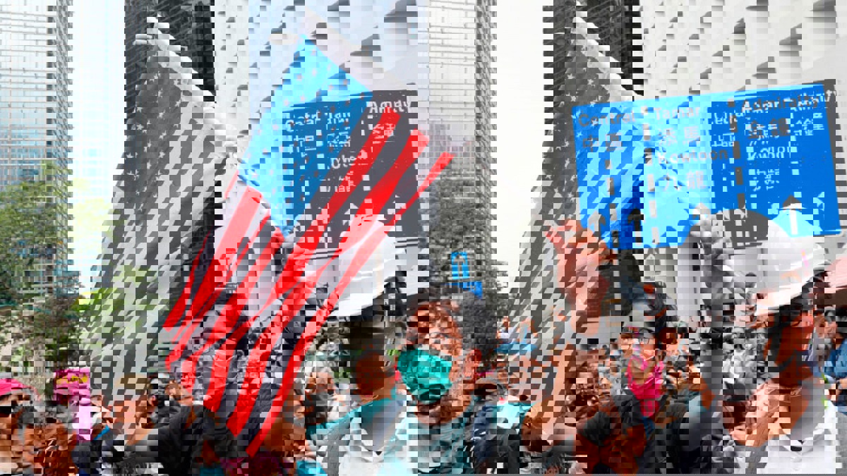 متظاهرو هونغ كونغ يحتشدون أمام القنصلية الأمريكية لـ"تحرير" مدينتهم