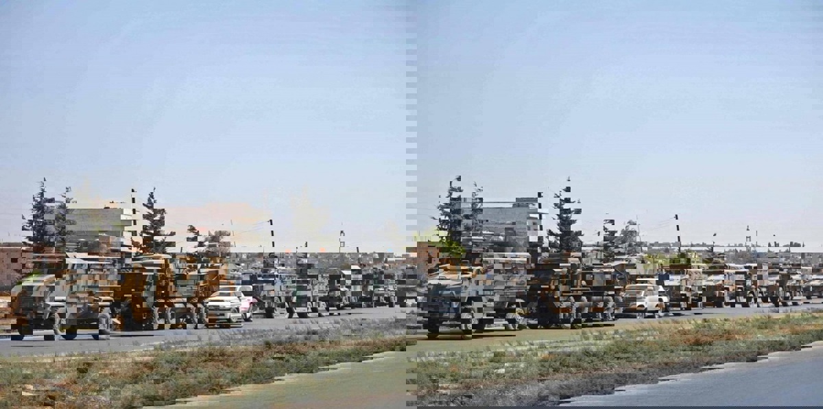 مئات العائلات السورية تغادر إدلب تحسبًا لهجوم وشيك للنظام