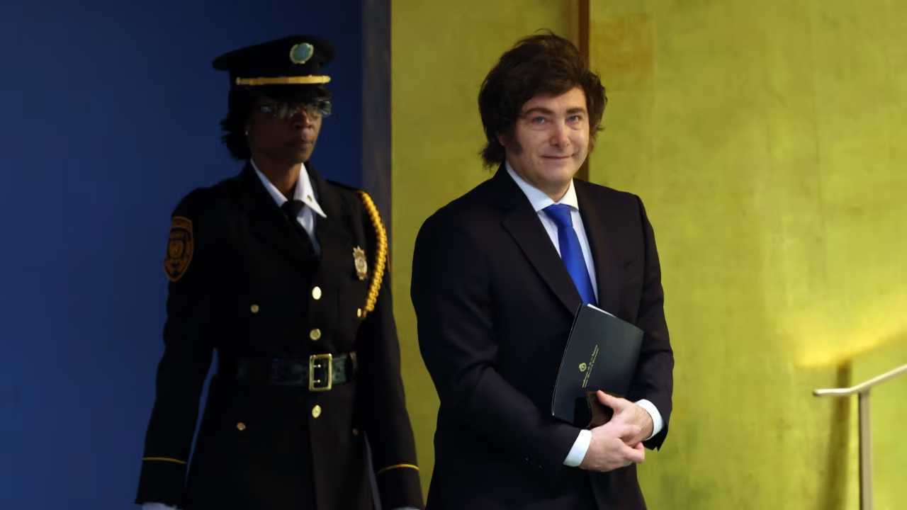 ميلي تحت الضغط.. البنوك الأمريكية تُطفئ حماسها تجاه إنقاذ الأرجنتين