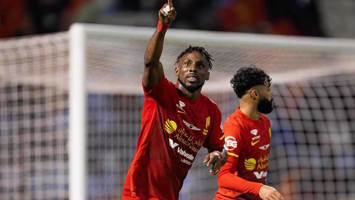 الاتحاد يواصل ترنحه ويسقط أمام القادسية بالدوري السعودي 