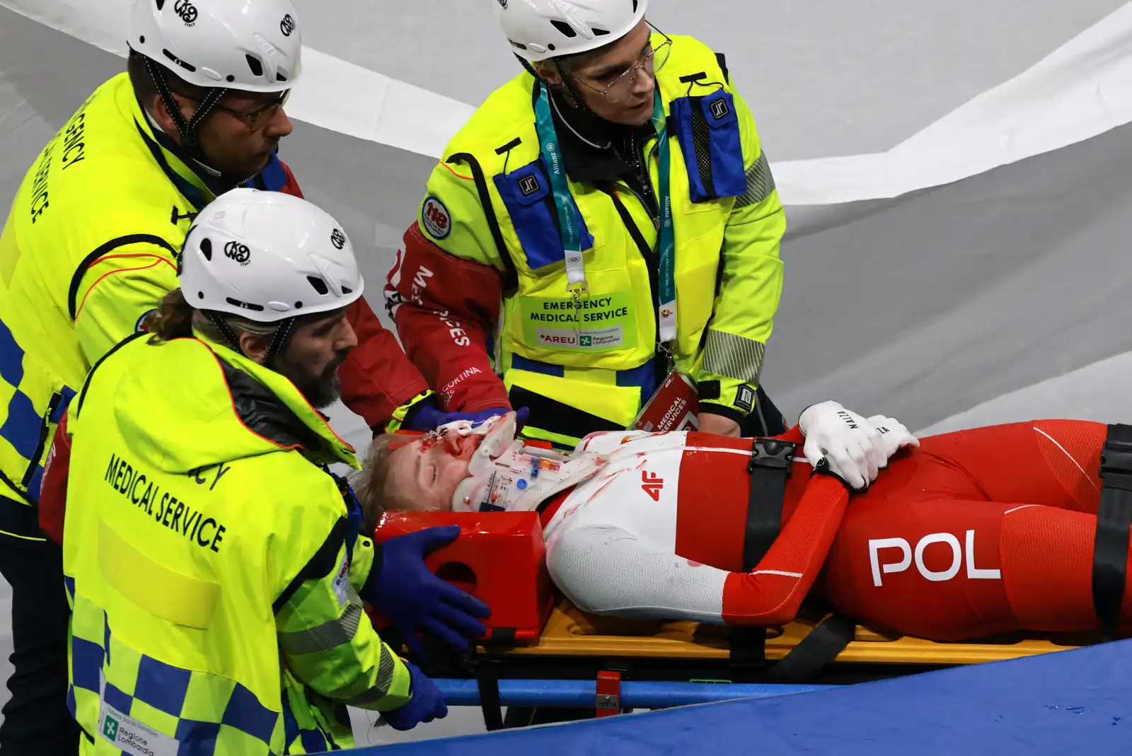 كاميلا سيلير خرجت على نقالة