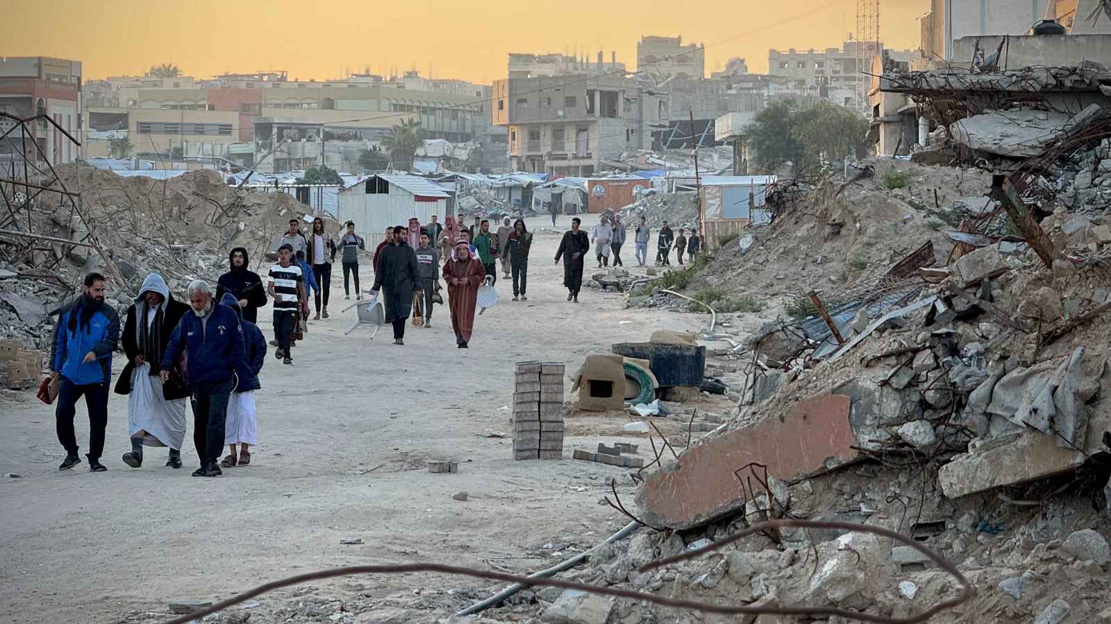 "أراجيح الأطفال تواجه الموت".. كيف استقبلت غزة عيد الفطر؟ (فيديو وصور)