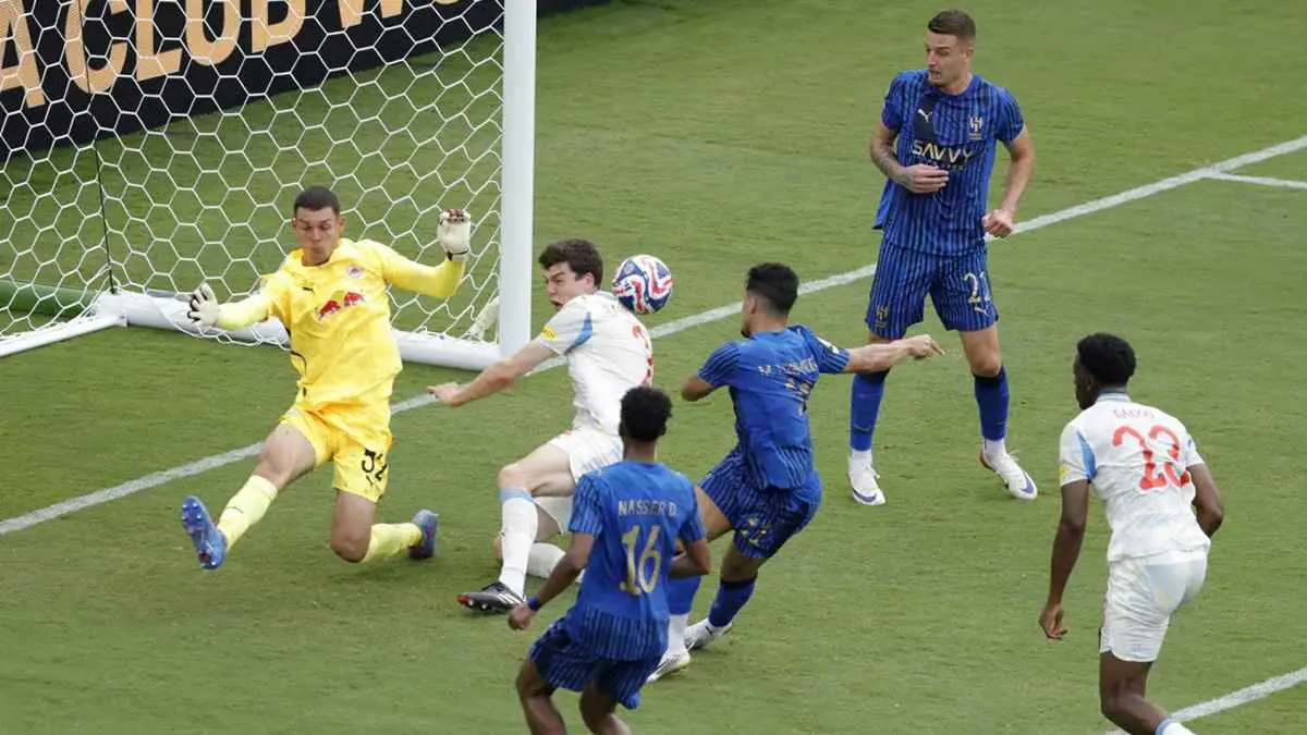 جمهور الاتحاد يفاجئ الهلال أمام سالزبورغ (فيديو)