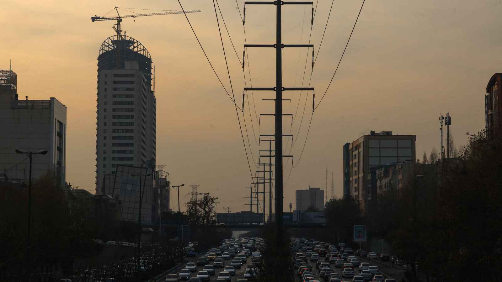 "المونيتور": كلما طالت المحادثات النووية "ازداد الظلام في إيران"