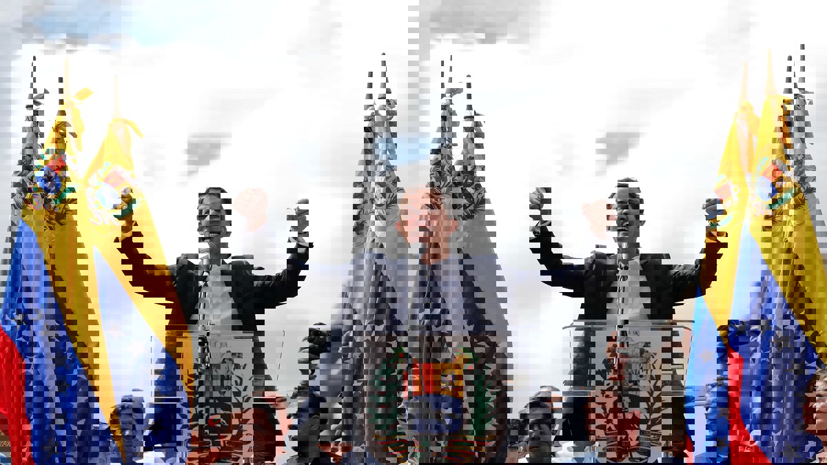 خلال اتصال هاتفي.. ترامب يجدد دعمه لغوايدو