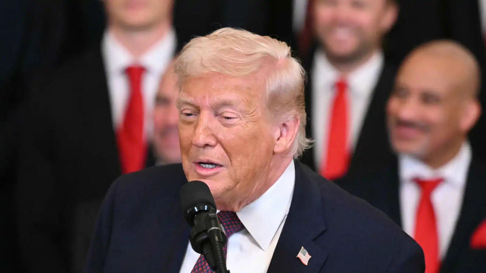 "القتل توقّف".. ترامب يستعيد "لعبة الظل" لإخفاء خطوته المقبلة في إيران