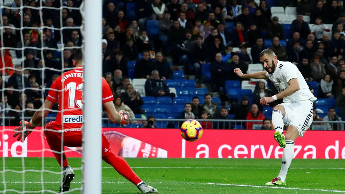 هدف مباراة ريال مدريد ورايو فاليكانو.. بنزيما يتقدم للملكي (فيديو)