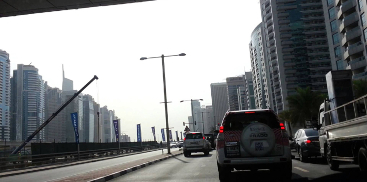 تخفيض فترة سريان رخصة القيادة للوافدين في الإمارات