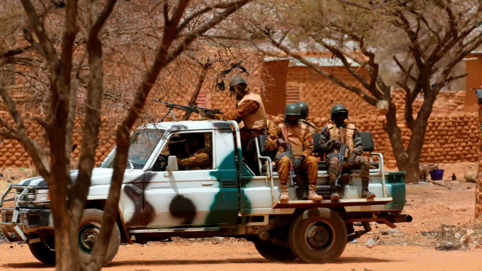 هجمات دامية تستهدف جنودًا ومدنيين في بوركينا فاسو