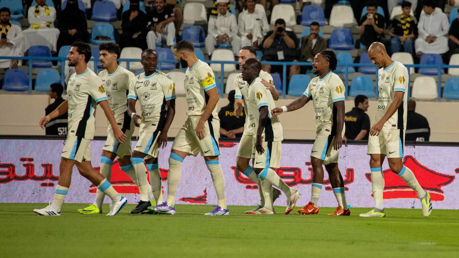 بنزيما يقود الاتحاد لاكتساح الأخدود في الجولة الأولى للدوري السعودي (فيديو)