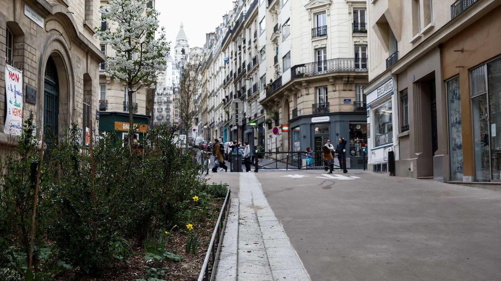 فنانة مصرية تستغيث بعد سرقتها في باريس