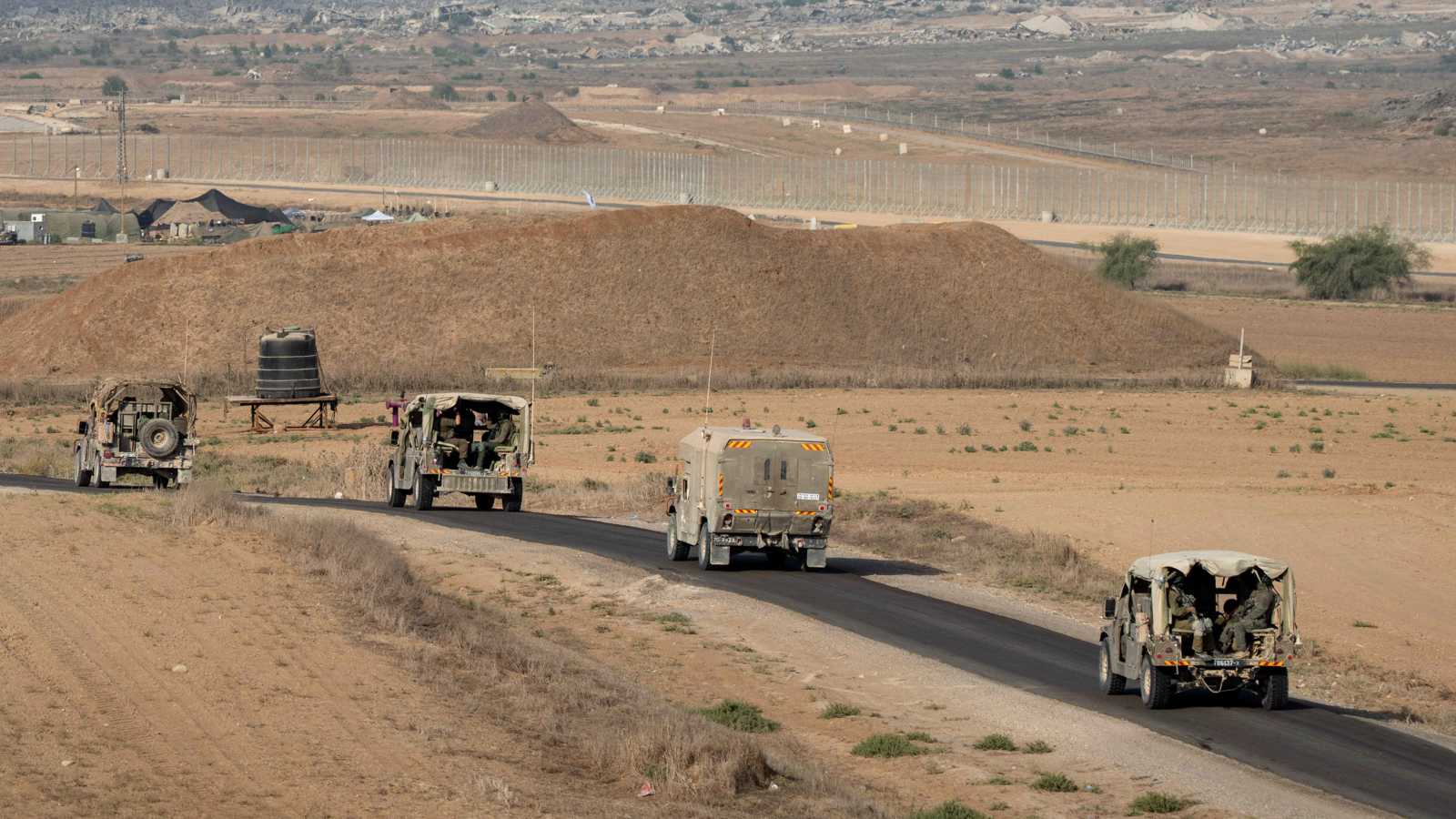 لاستكمال السيطرة على نتساريم.. الجيش الإسرائيلي يقطع شارع الرشيد في غزة