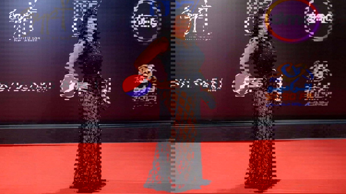 بعد "الهوت شورت".. رانيا يوسف بالحجاب في "مملكة إبليس" 