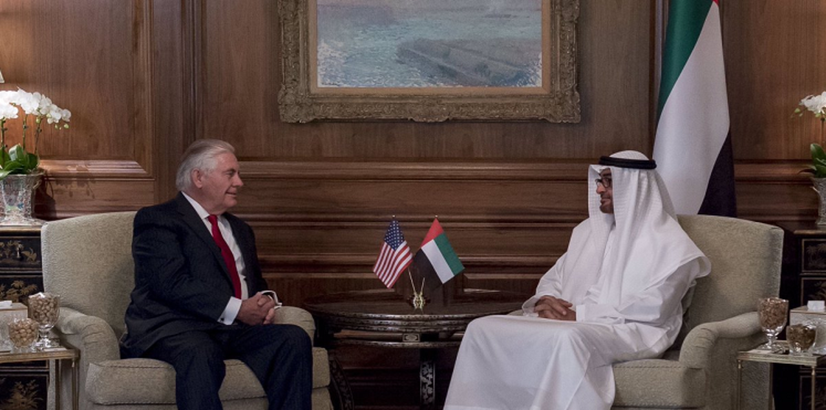 محمد بن زايد وتيلرسون يبحثان الأزمات في سوريا واليمن وليبيا‎