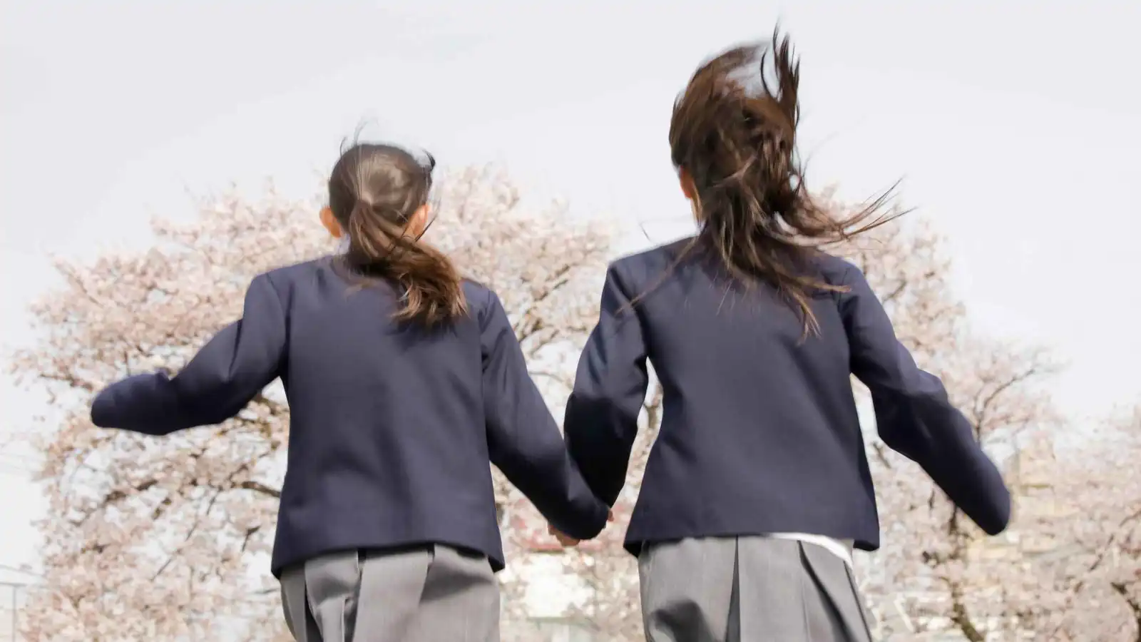 التلميذات "يتسكعن" في الشوارع.. إحالة مديرة مدرسة مصرية للتحقيق