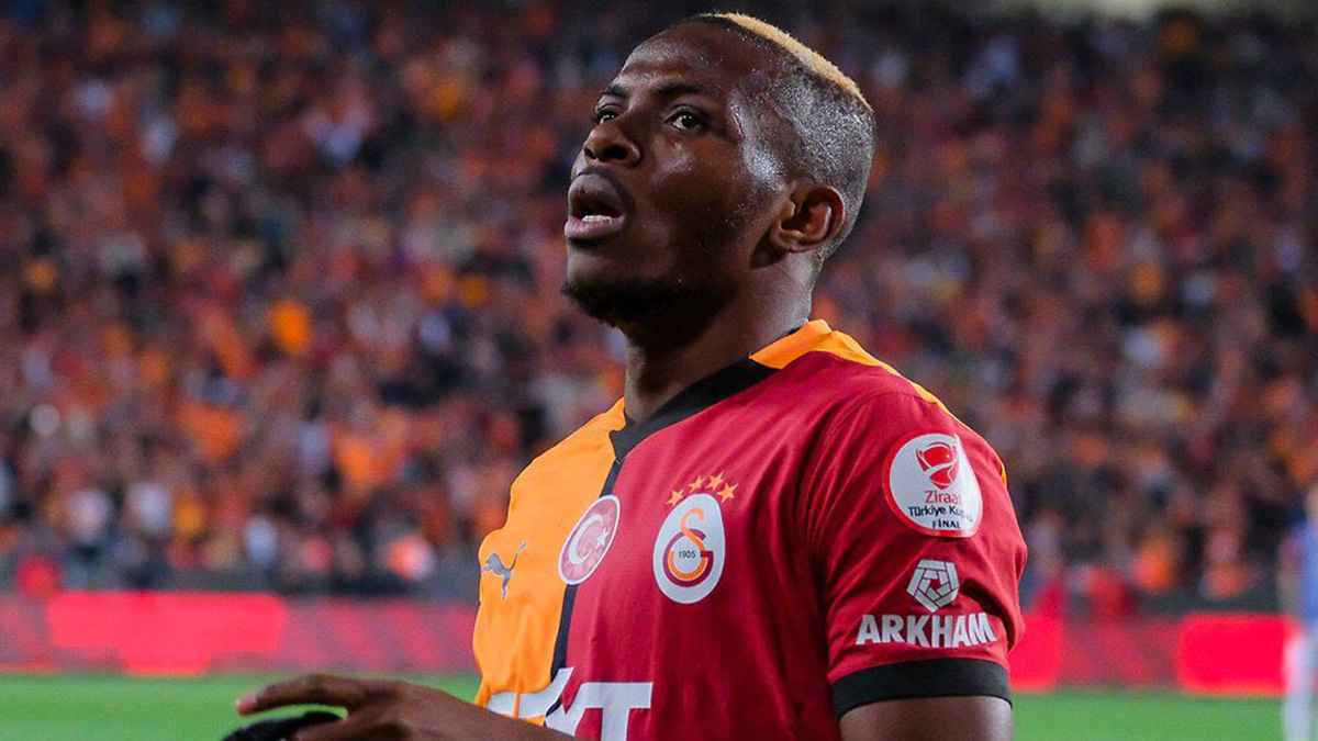 3 أضعاف الراتب.. مدرب غلطة سراي يكشف سر رفض أوسيمين عرض الهلال