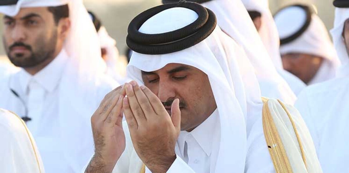 بالصور.. أمير قطر يفاجئ السعوديين في تعزية الملك سلمان بوفاة الأمير تركي بن عبدالعزيز