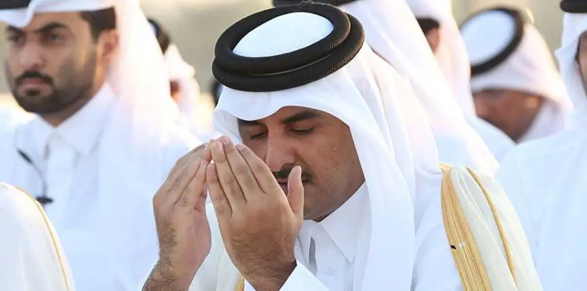 بالصور.. أمير قطر يفاجئ السعوديين في تعزية الملك سلمان بوفاة الأمير تركي بن عبدالعزيز