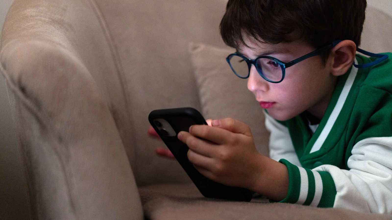 كيف تغيّر مقاطع الفيديو القصيرة طرق تواصل الأطفال؟