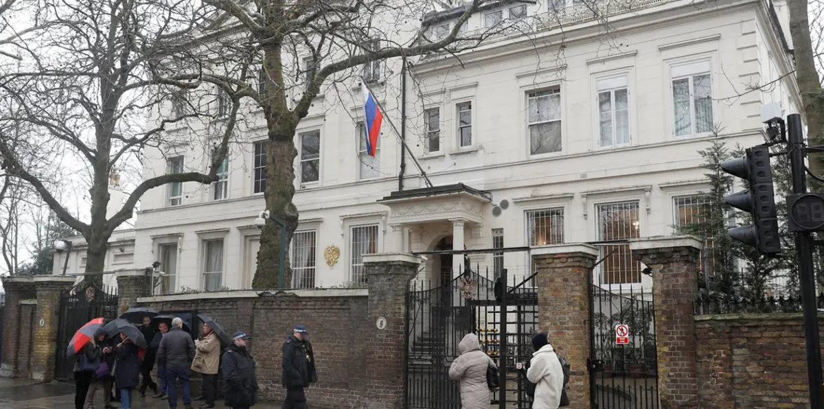 سفارة روسيا تحذّر رعاياها من السفر إلى بريطانيا "خشية الاعتقال"