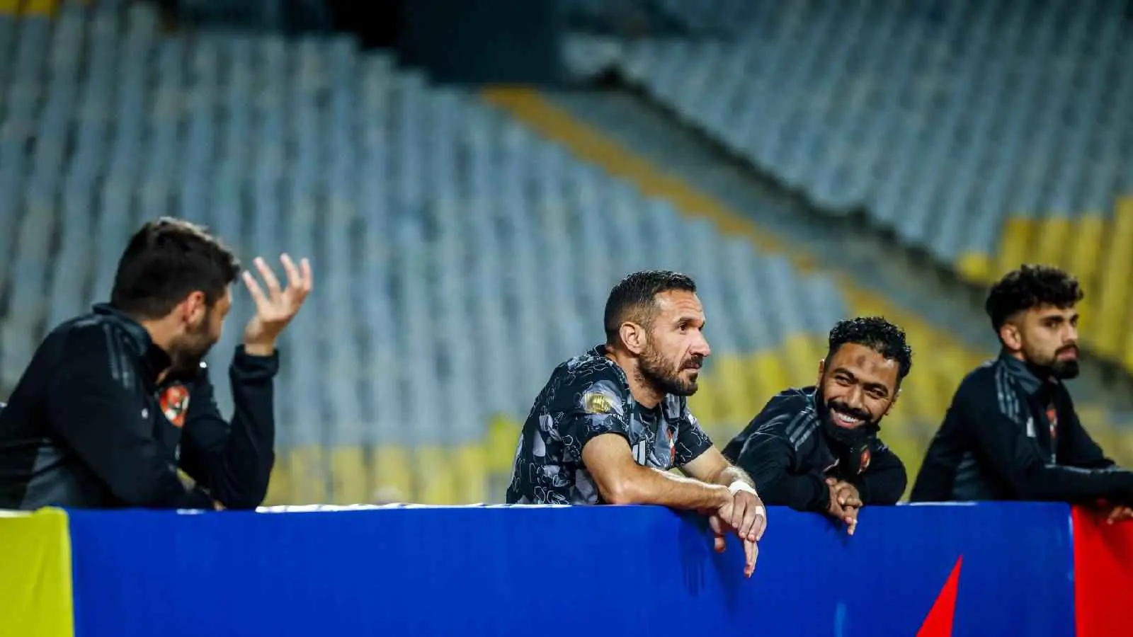 تصرف غريب.. سر غضب علي معلول من عماد النحاس (فيديو)