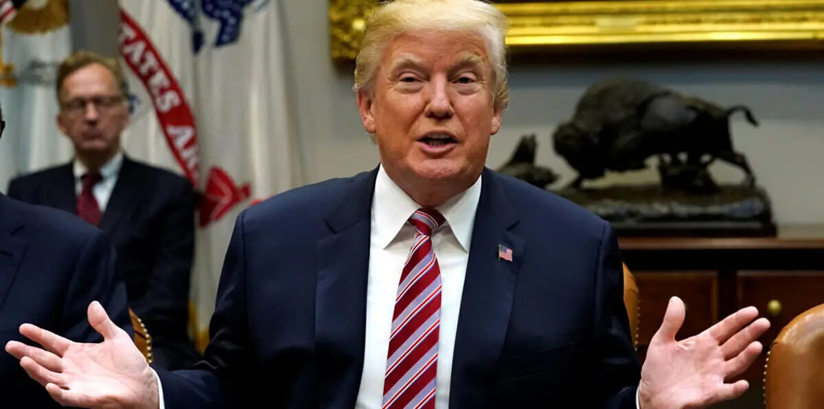 "ترامب في 100 تغريدة".. كتاب جديد يسخر من مواقف الرئيس الأمريكي