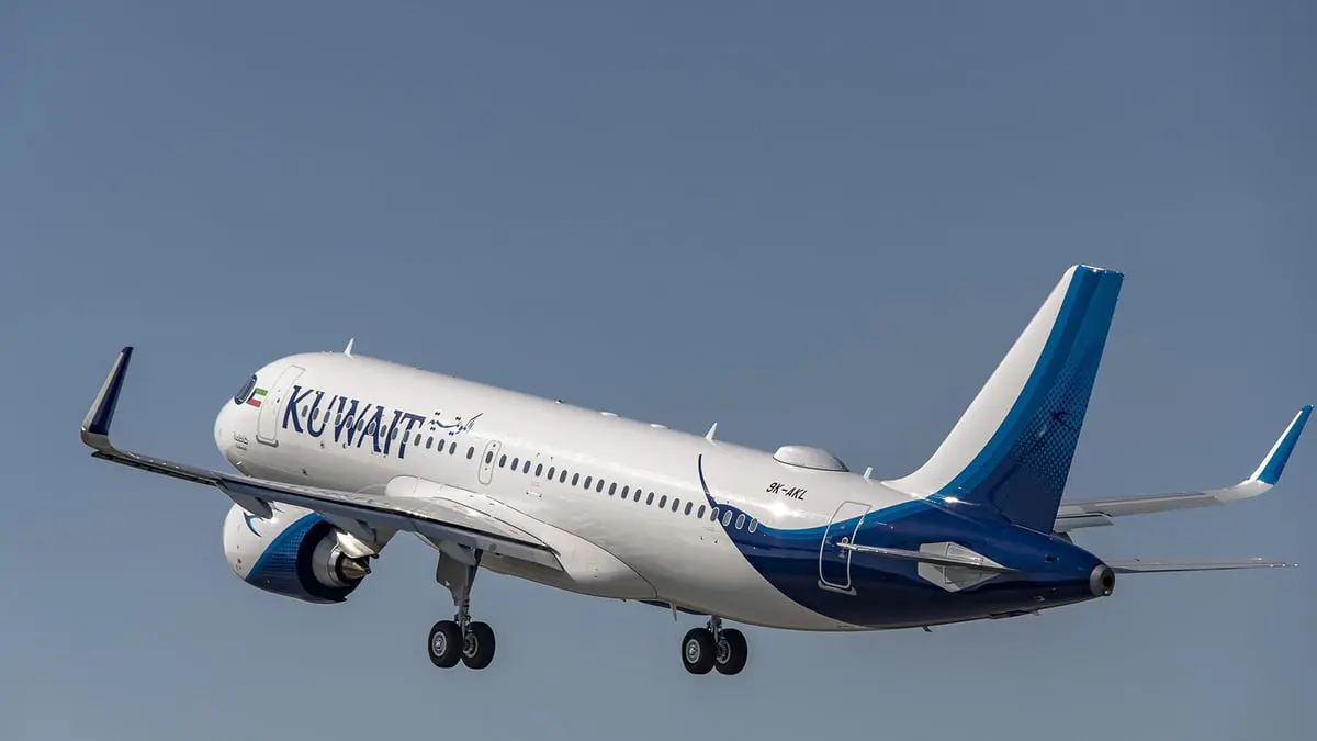 ولادة مفاجئة على طائرة كويتية تثير تفاعلا واسعا