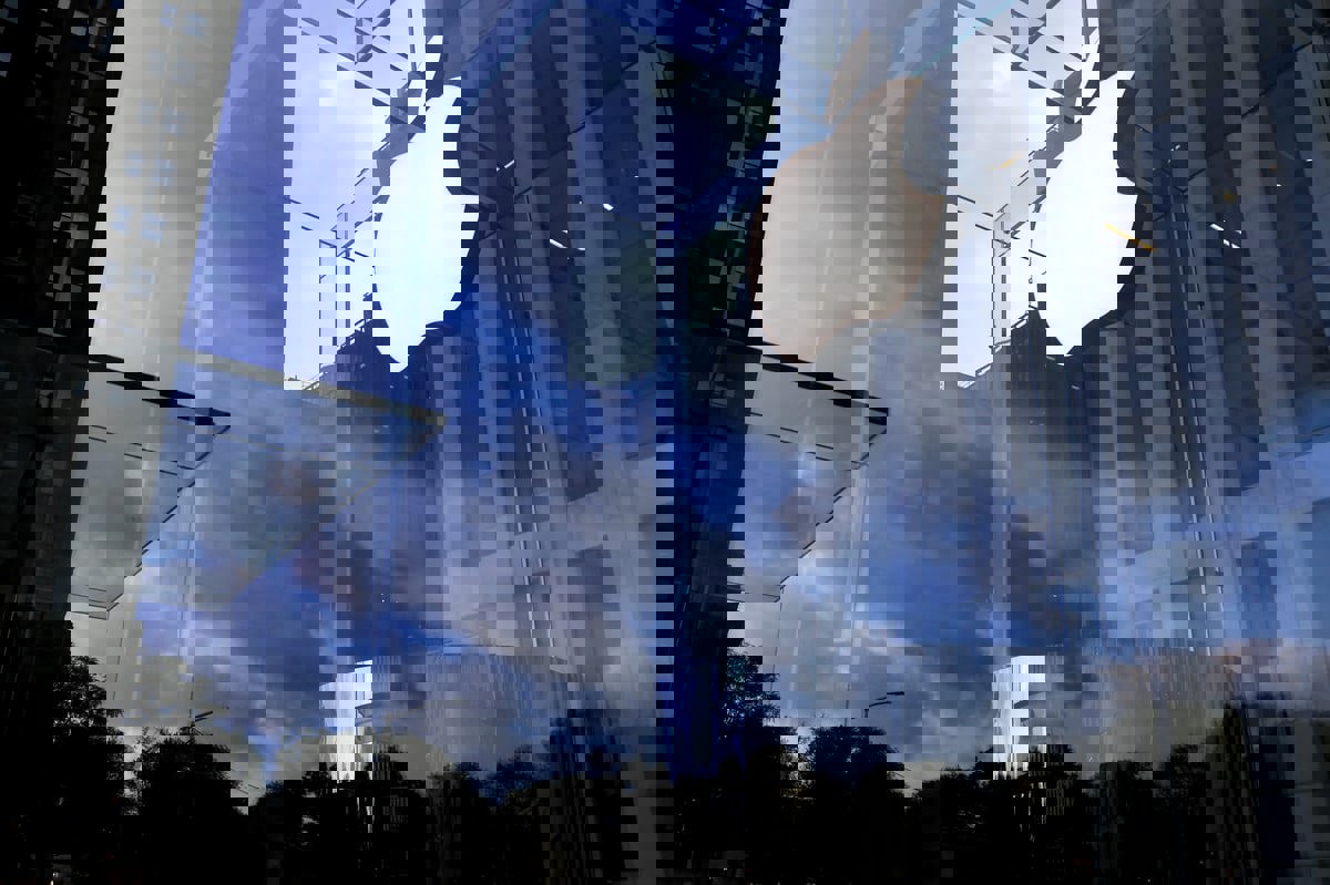 ماذا يفعل الذكاء الاصطناعي الخاص بشركة أبل ببيانات المستخدمين؟