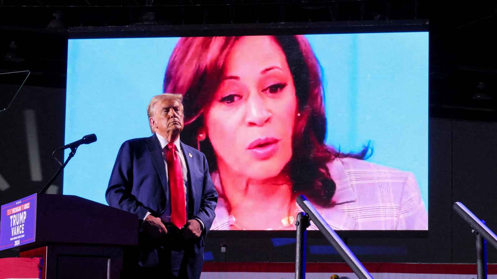 استطلاع: اللاتينيون يدعمون ترامب والنساء البيض يفضلن هاريس