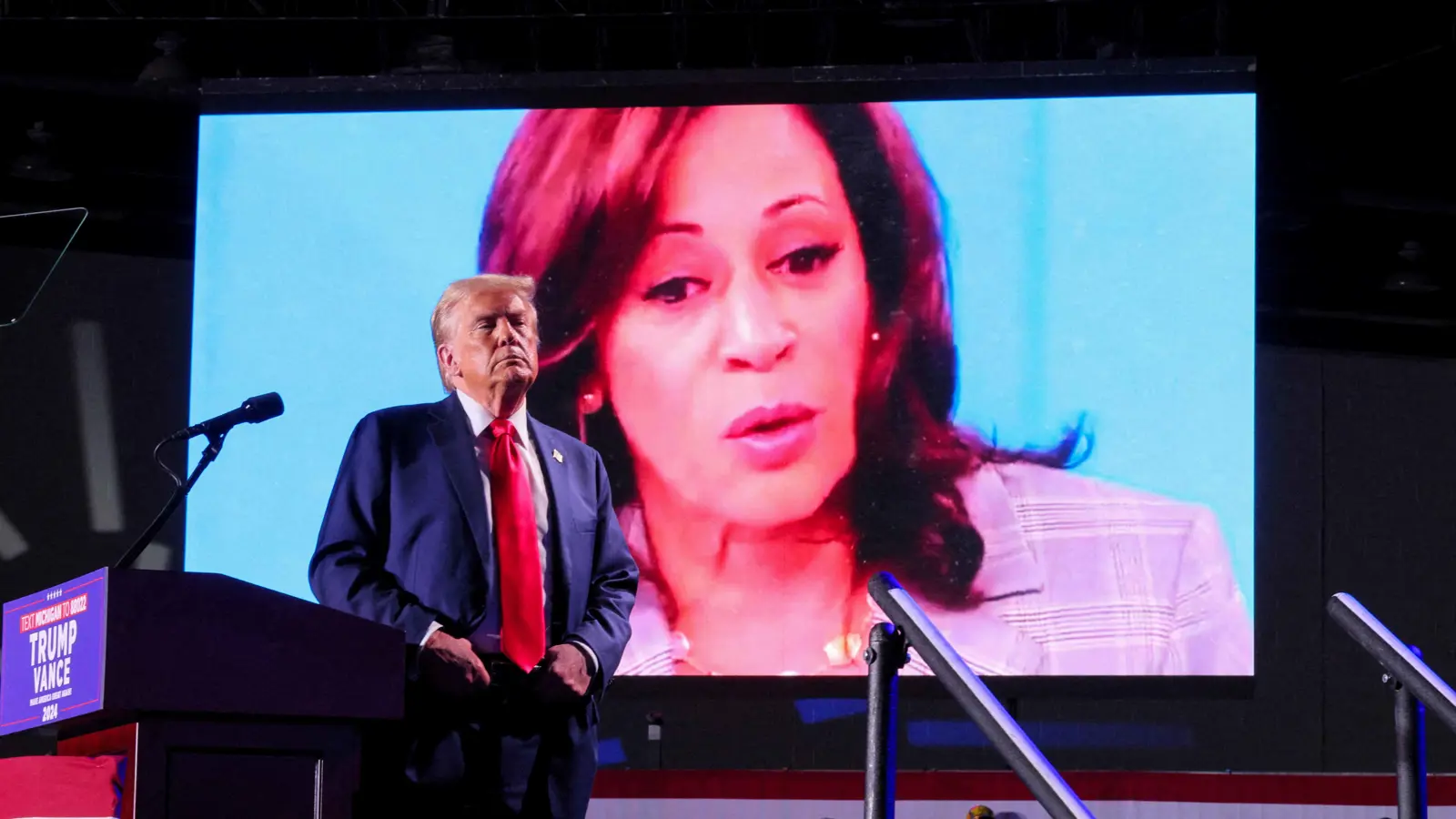 استطلاع: اللاتينيون يدعمون ترامب والنساء البيض يفضلن هاريس