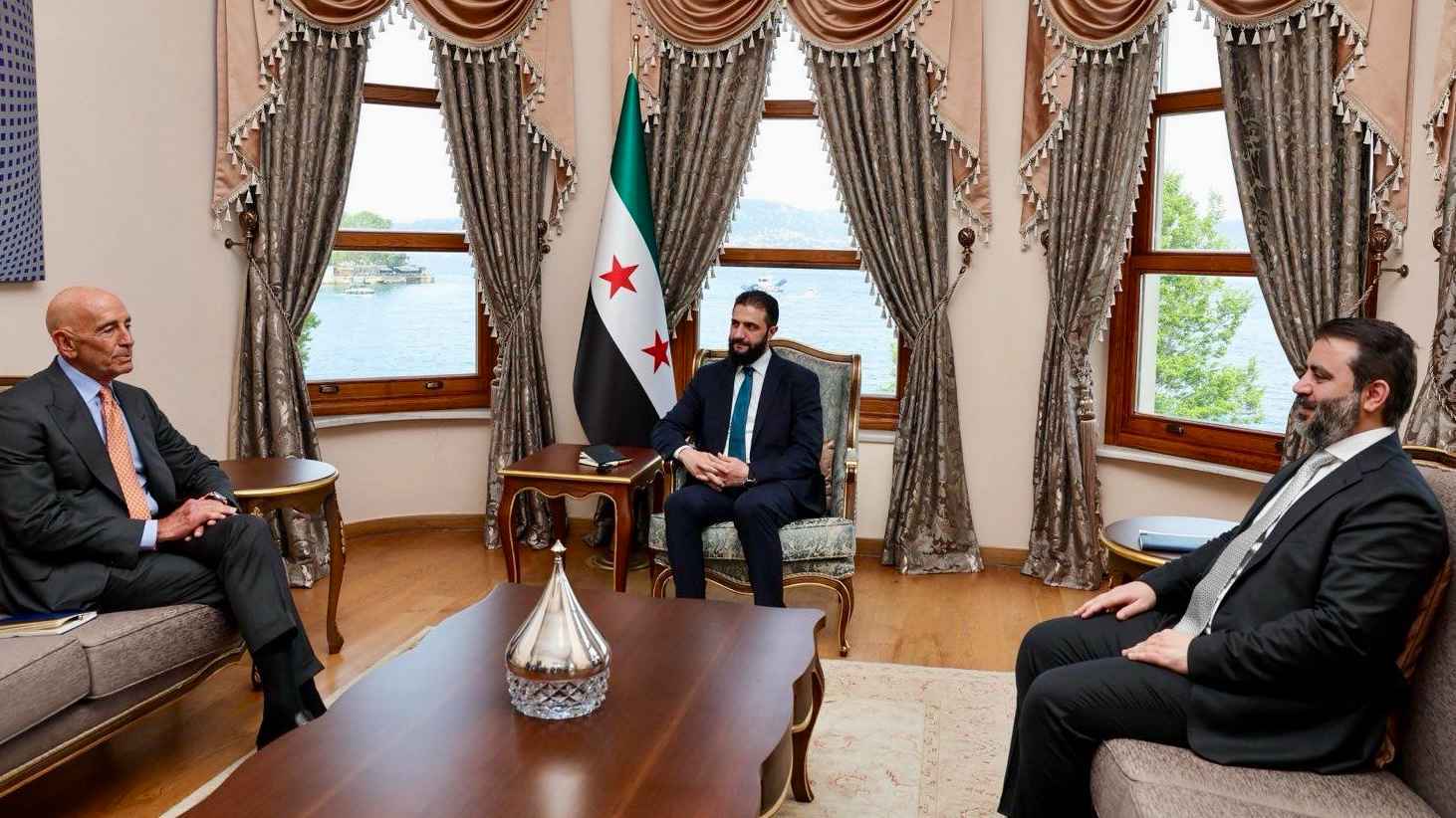 سوريا.. الشرع يبحث مع المبعوث الأمريكي "السيادة" ودمج "قسد"