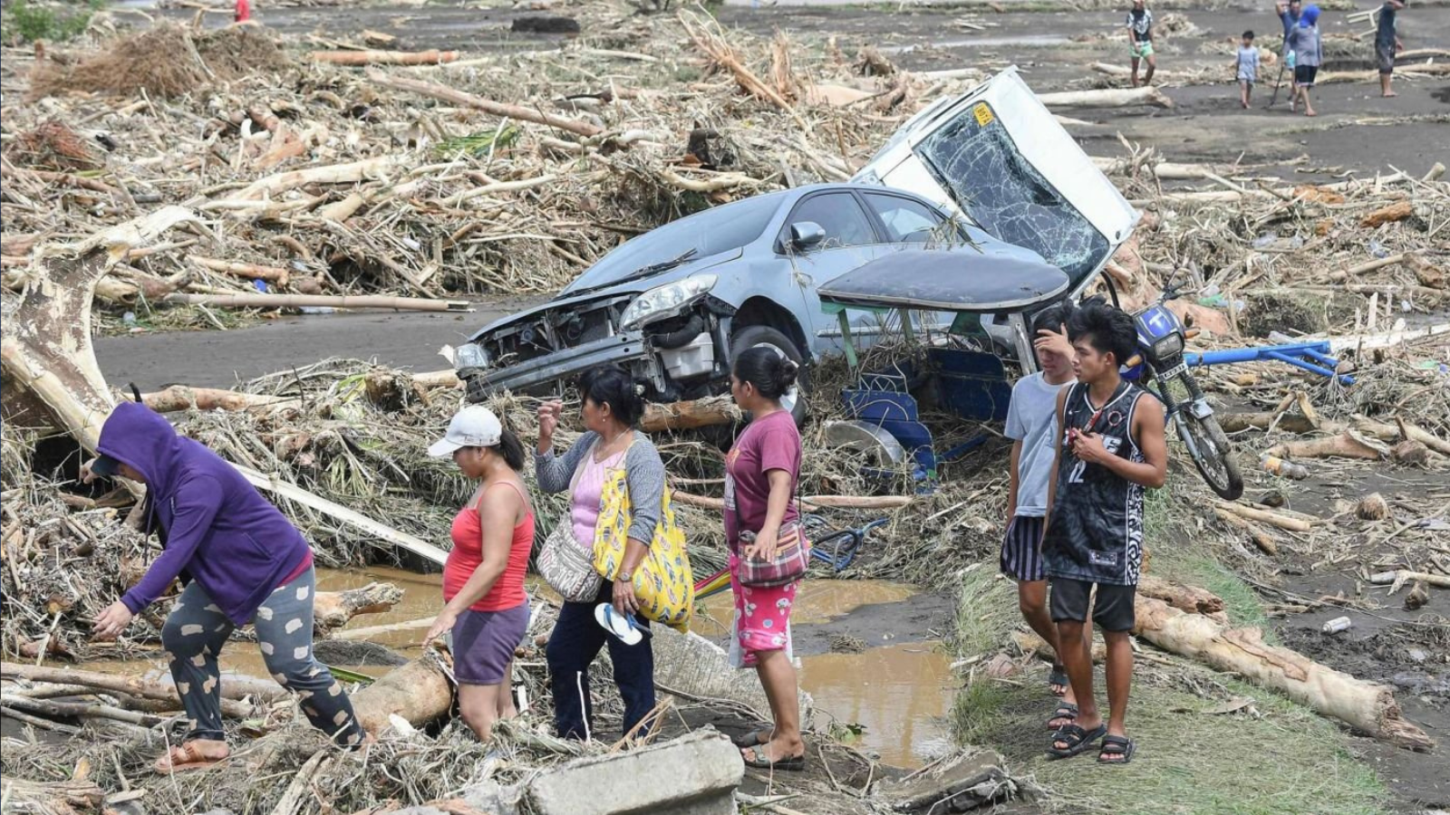 العاصفة "ترامي" تجتاح وسط فيتنام