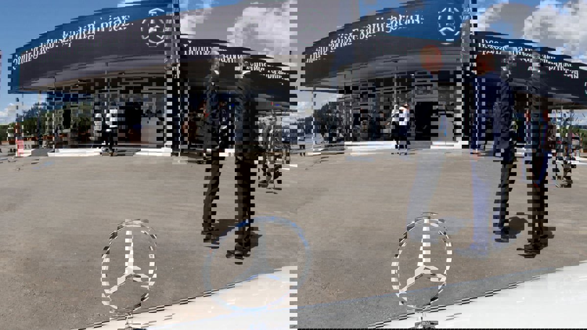 في ظل حرب أوكرانيا.. "مرسيدس" الألمانية تبيع أصولها في روسيا لمستثمر محلي
