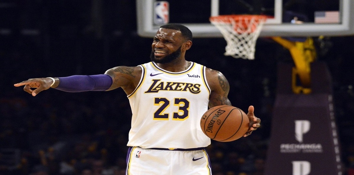 NBA.. ليبرون جيمس يقود ليكرز للفوز على هوكس في دوري السلة الأمريكي