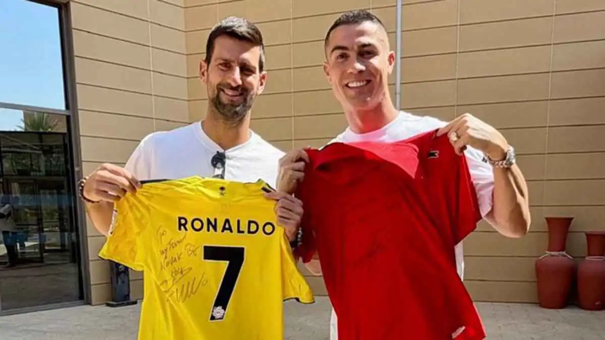 قابلها بالمثل.. هدية كريستيانو رونالدو لديوكوفيتش (صور)