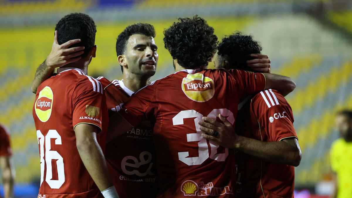 رغم سقوط الزمالك.. 5 مشاهد "مرعبة" تهدد الأهلي المصري بكارثة