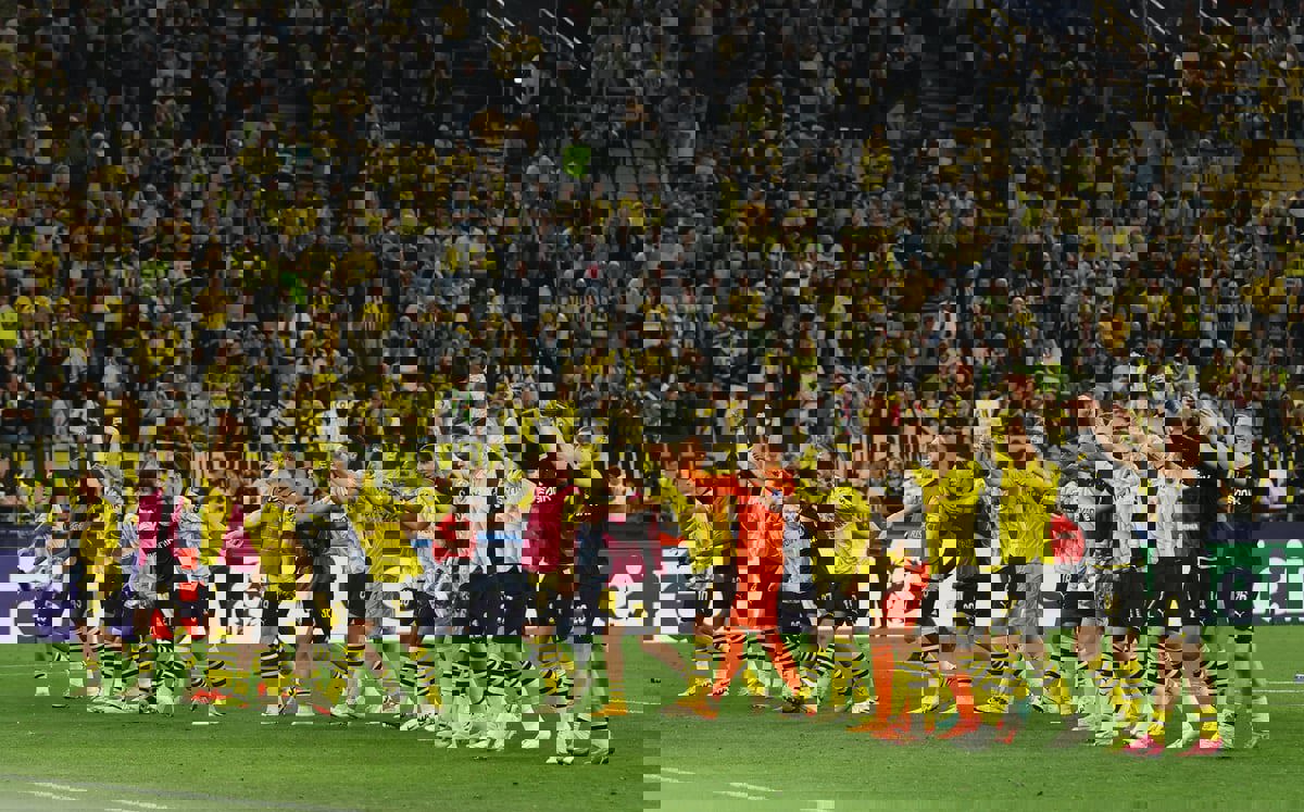 نجم بوروسيا دورتموند يقترب من إنجاز ميسي في دوري أبطال أوروبا