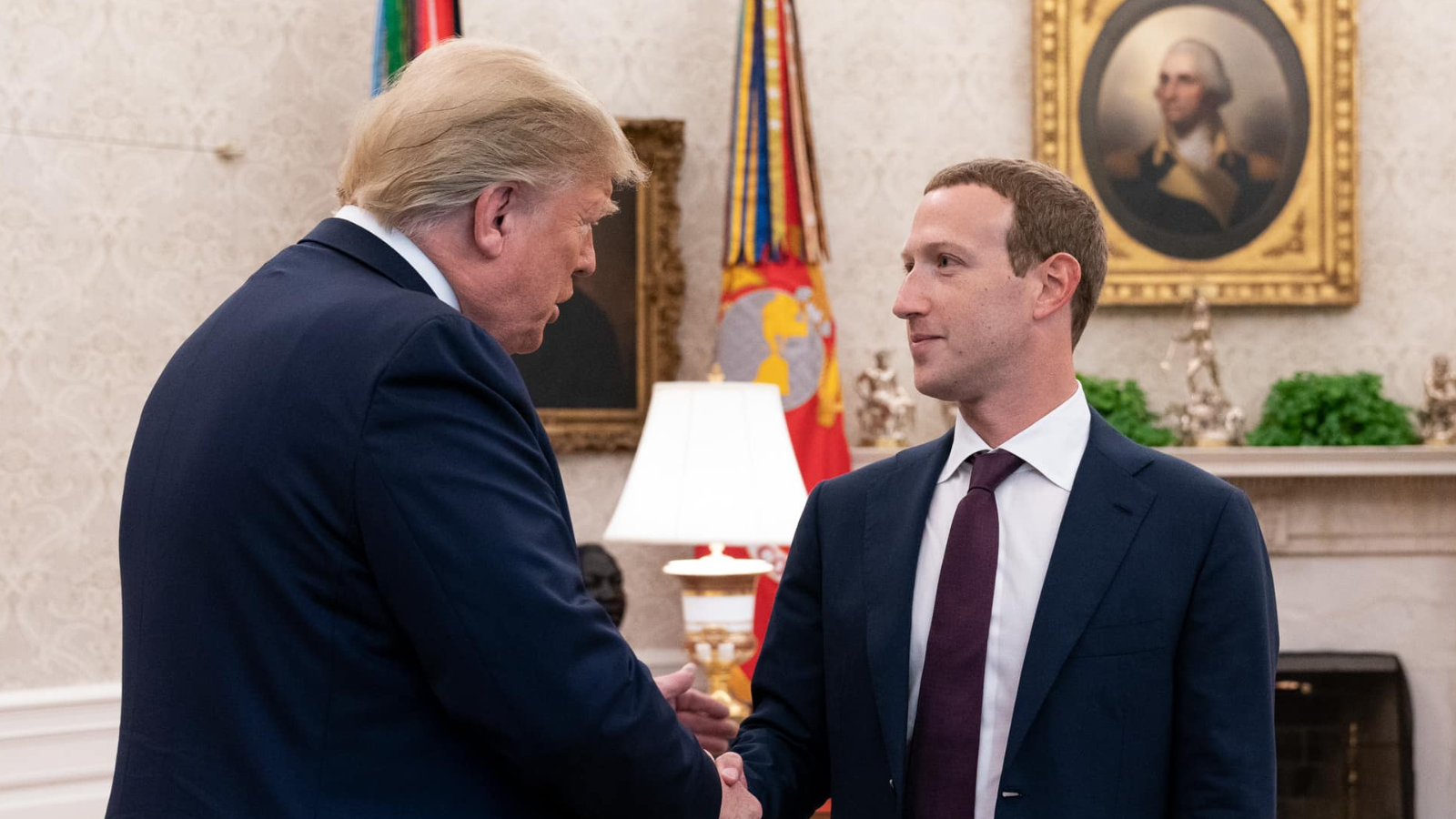 في منتجعه.. ترامب يلتقي مؤسس "ميتا"