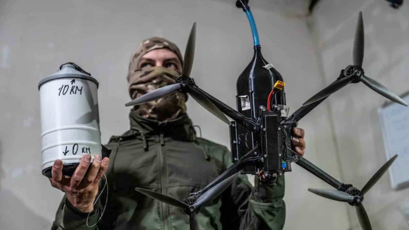 جبهة "المنطقة الرمادية".. أوكرانيا تضع الآلات أمام الروس لحماية الجنود