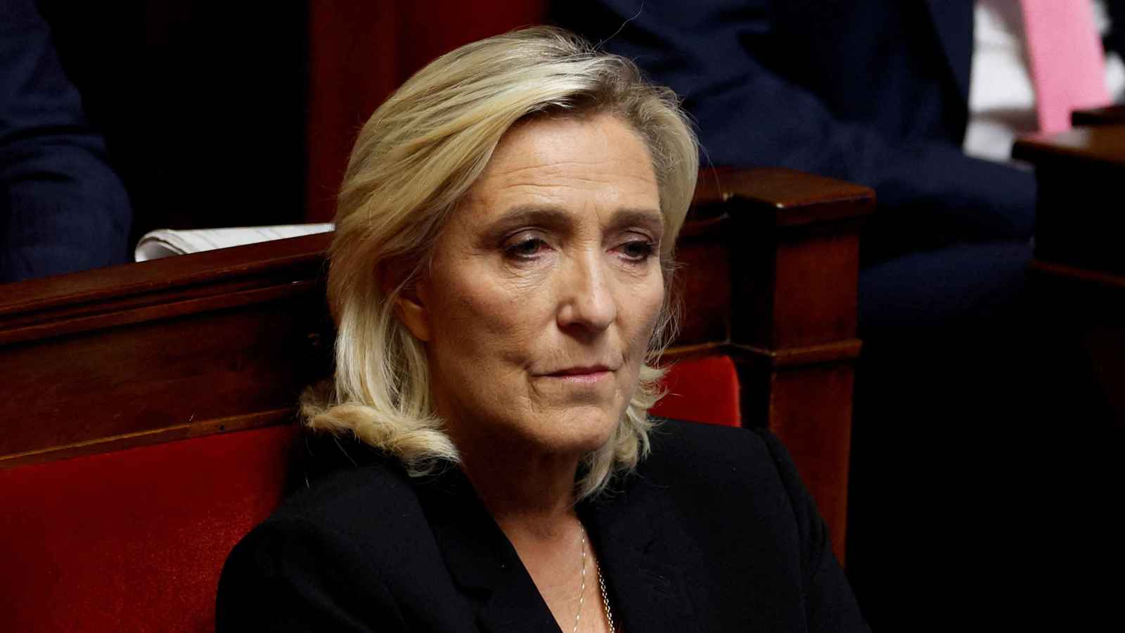 فرنسا.. هل ترضخ حكومة بارنييه لمطالب اليمين المتطرف؟