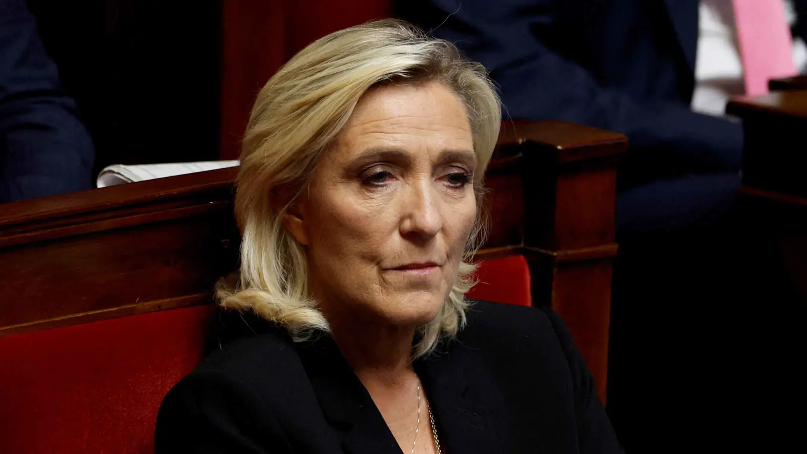 فرنسا.. هل ترضخ حكومة بارنييه لمطالب اليمين المتطرف؟