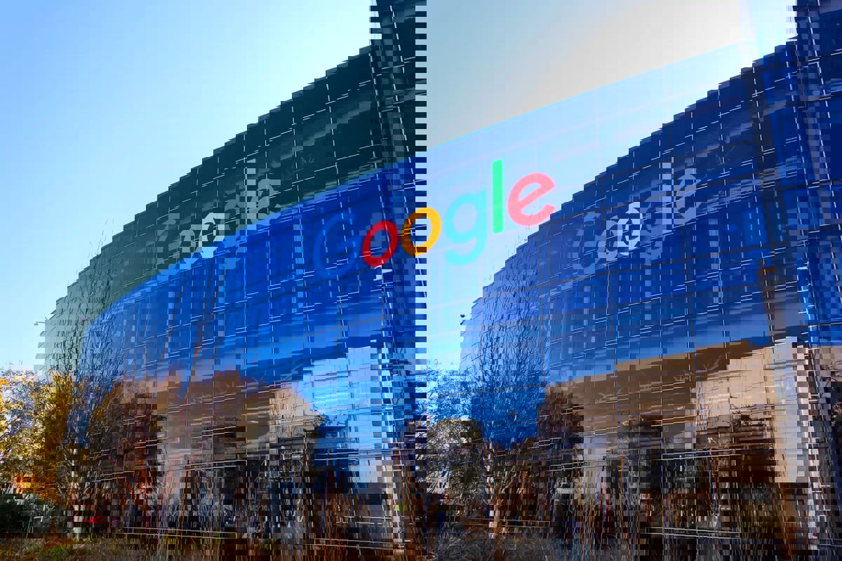 "أوباما مسلم" و "جبن بالغراء".. فضائح جديدة لميزة الذكاء الصناعي في "غوغل"