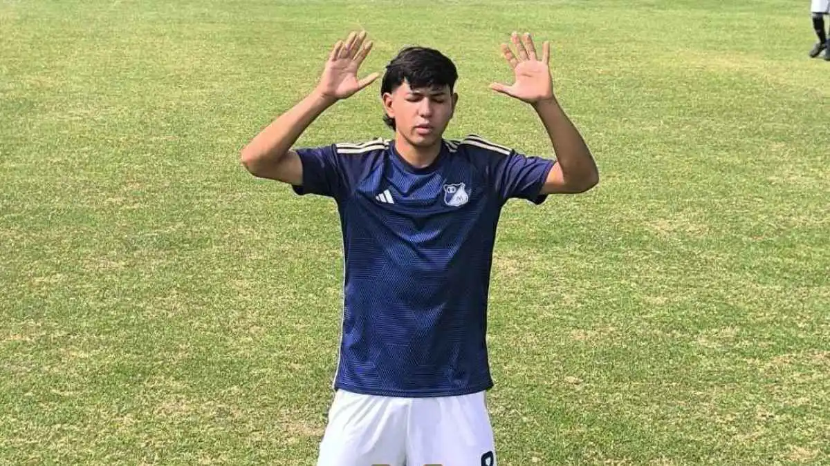 وفاة مأساوية للاعب كولومبي أثناء مباراة في دوري الشباب