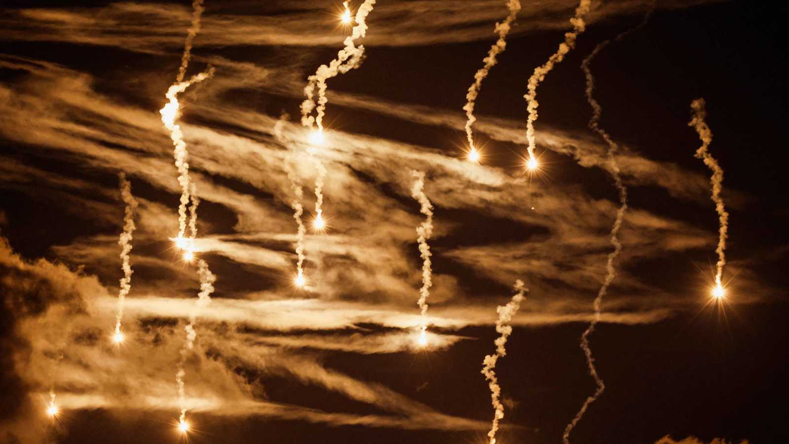 الجيش الإسرائيلي يكثف غاراته على غزة بعد توسيع أوامر إخلاء للسكان