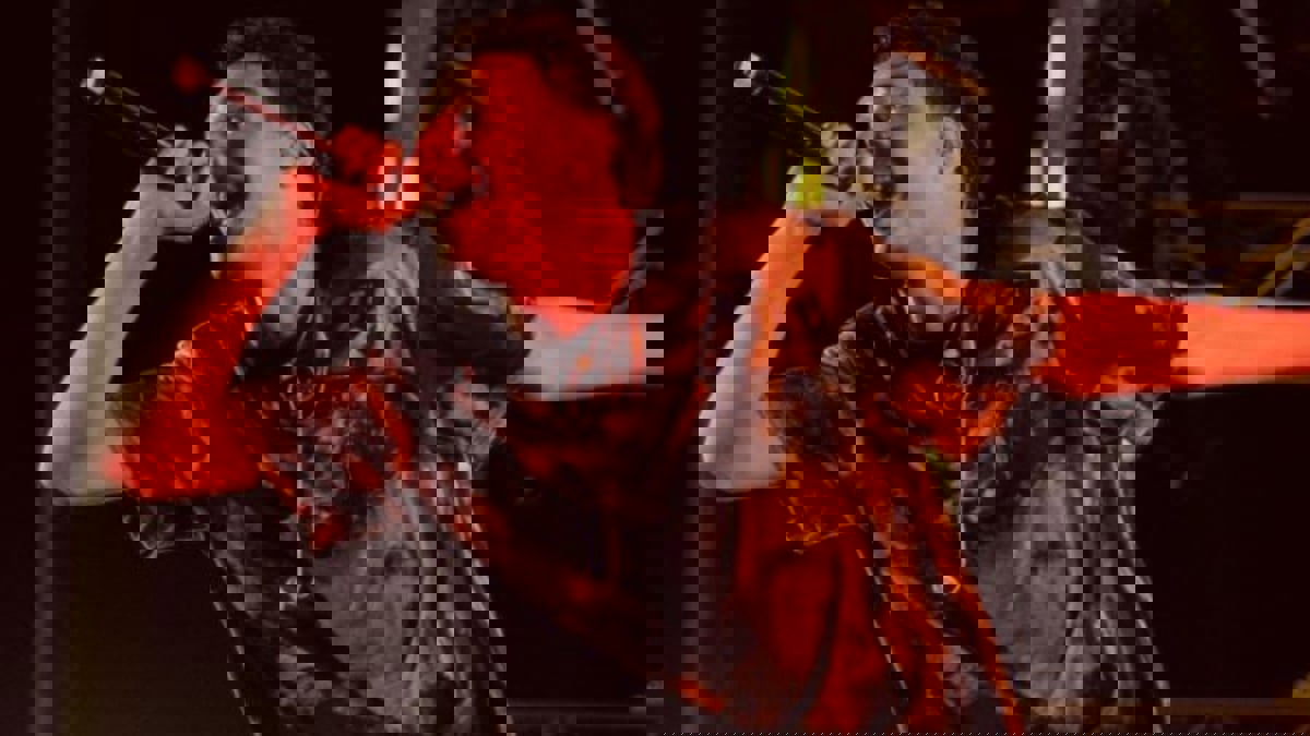 رمى "المايك" وركل "الدي جي".. الرابر المصري مروان بابلو ينفعل على المسرح